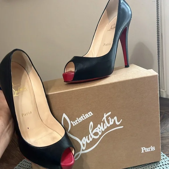 Selling Christian Loutin heels - Picture 4 of 9
